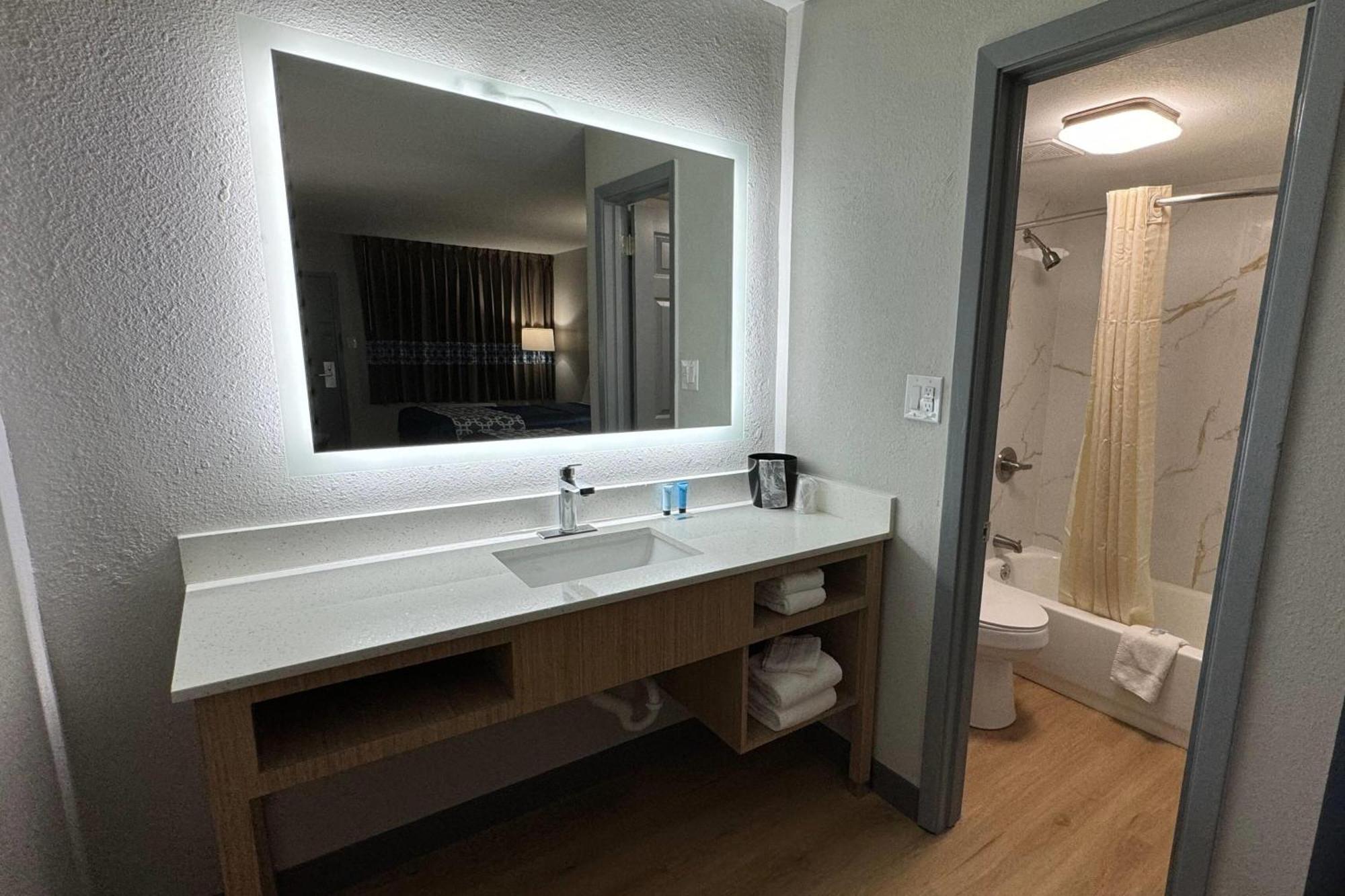 Travelodge By Wyndham Gainesville Esterno foto